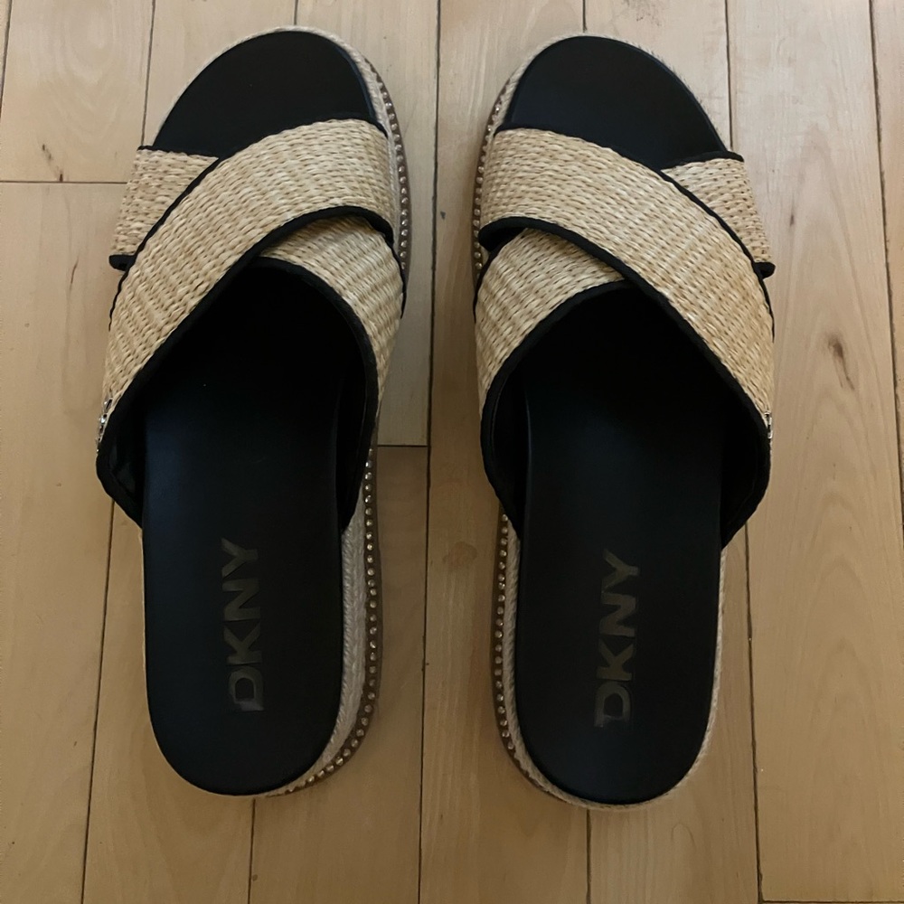 NWOT DKNY Rhinestone Black and Tan Woven Sandals